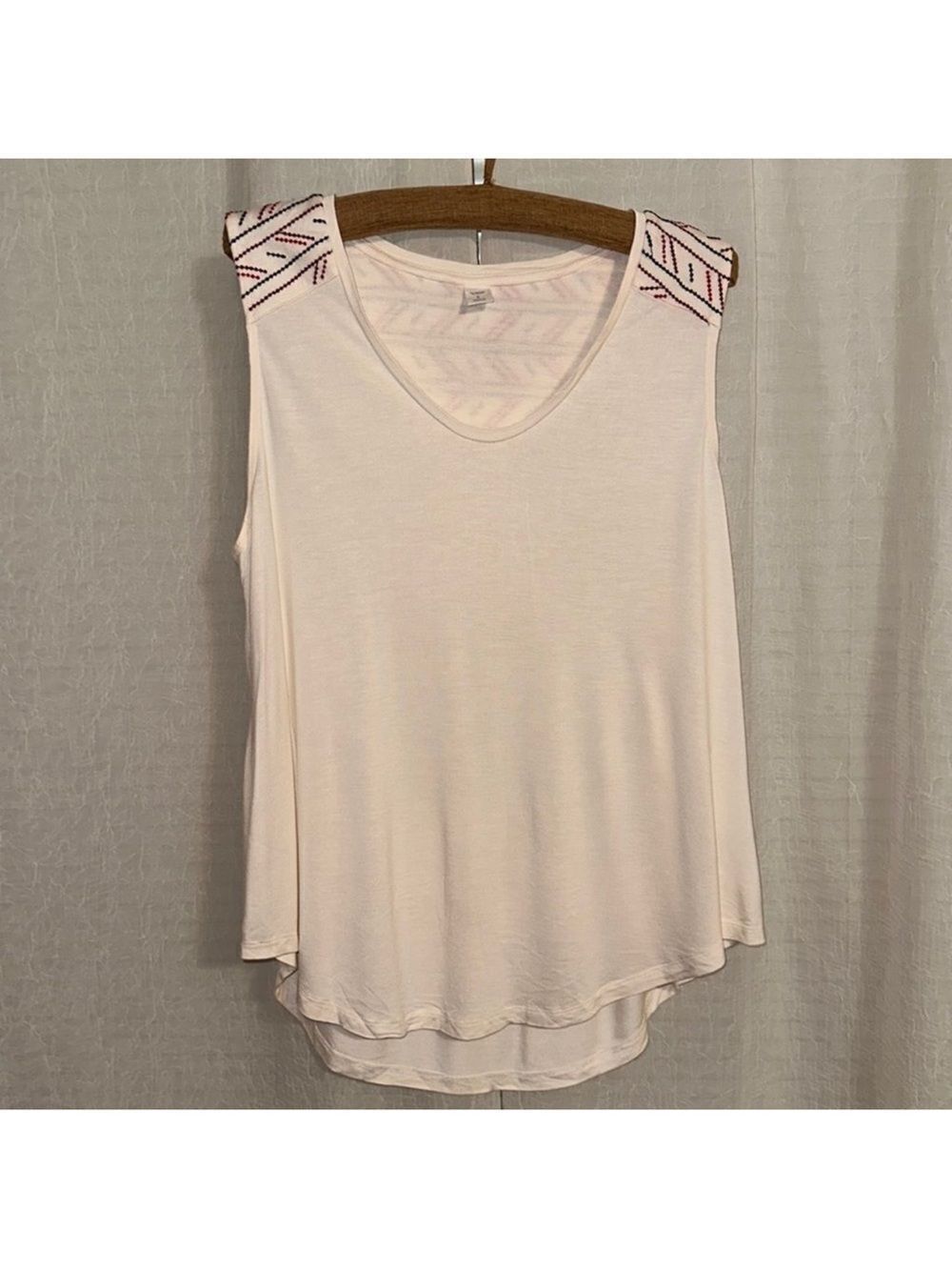 ON L Ivory Red Burgundy Navy Embroidered Sleeveless Scoop High Low Tank Top